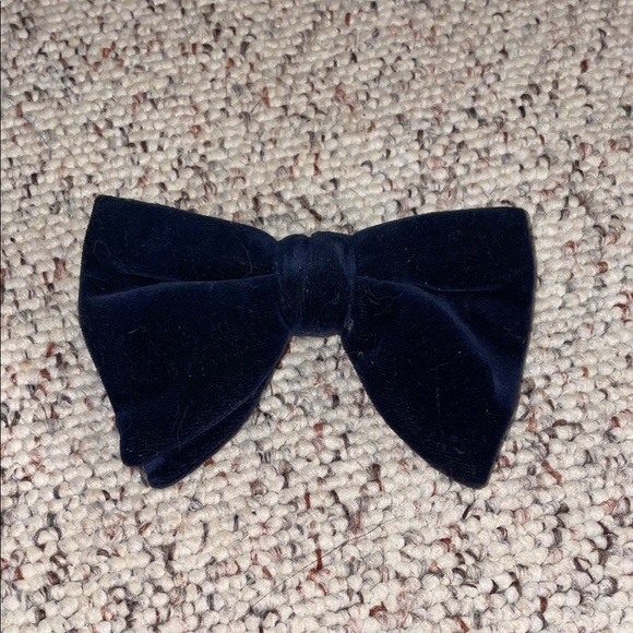 Navy Velvet Clip On Bow Tie - Picture 1 of 2
